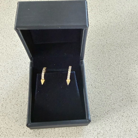 14k gold 💎diamond💎 spike huggie hoops - Picture 14 of 14